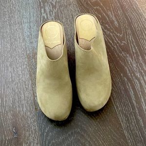 No 6 clogs - tan